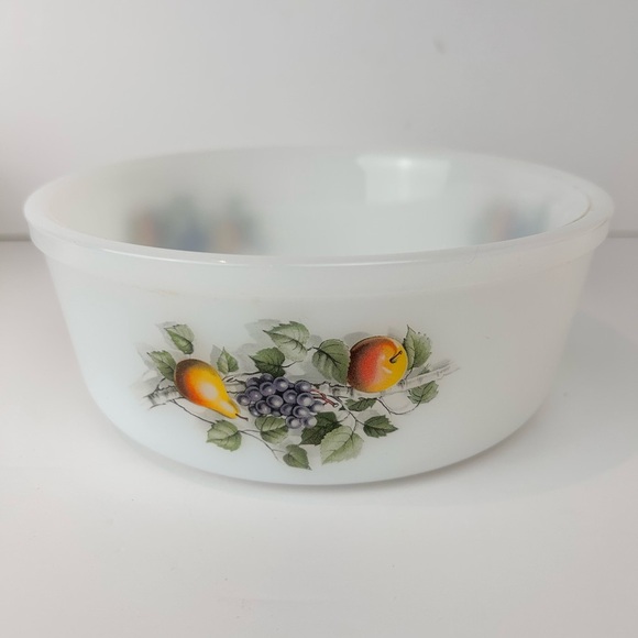 Arcopal Fruits de France Medium milk glass serving bowl, Vintage, 70s, Casserole - Picture 2 of 8